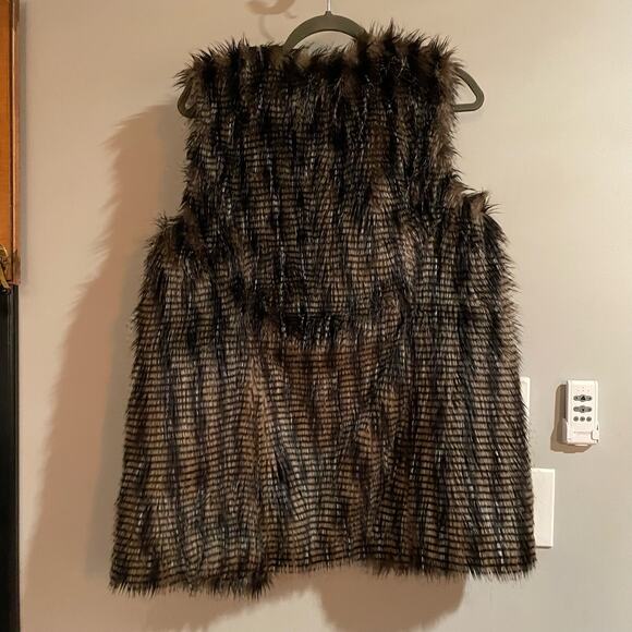 Chicos Vest Faux Fur Open Front Sz 1 US M Pockets Animal Print Artsy Soft - Picture 2 of 9